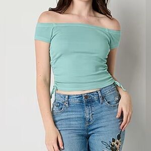 Arizona Womens Juniors Short Sleeve T-Shirt
Off-Shoulder Top